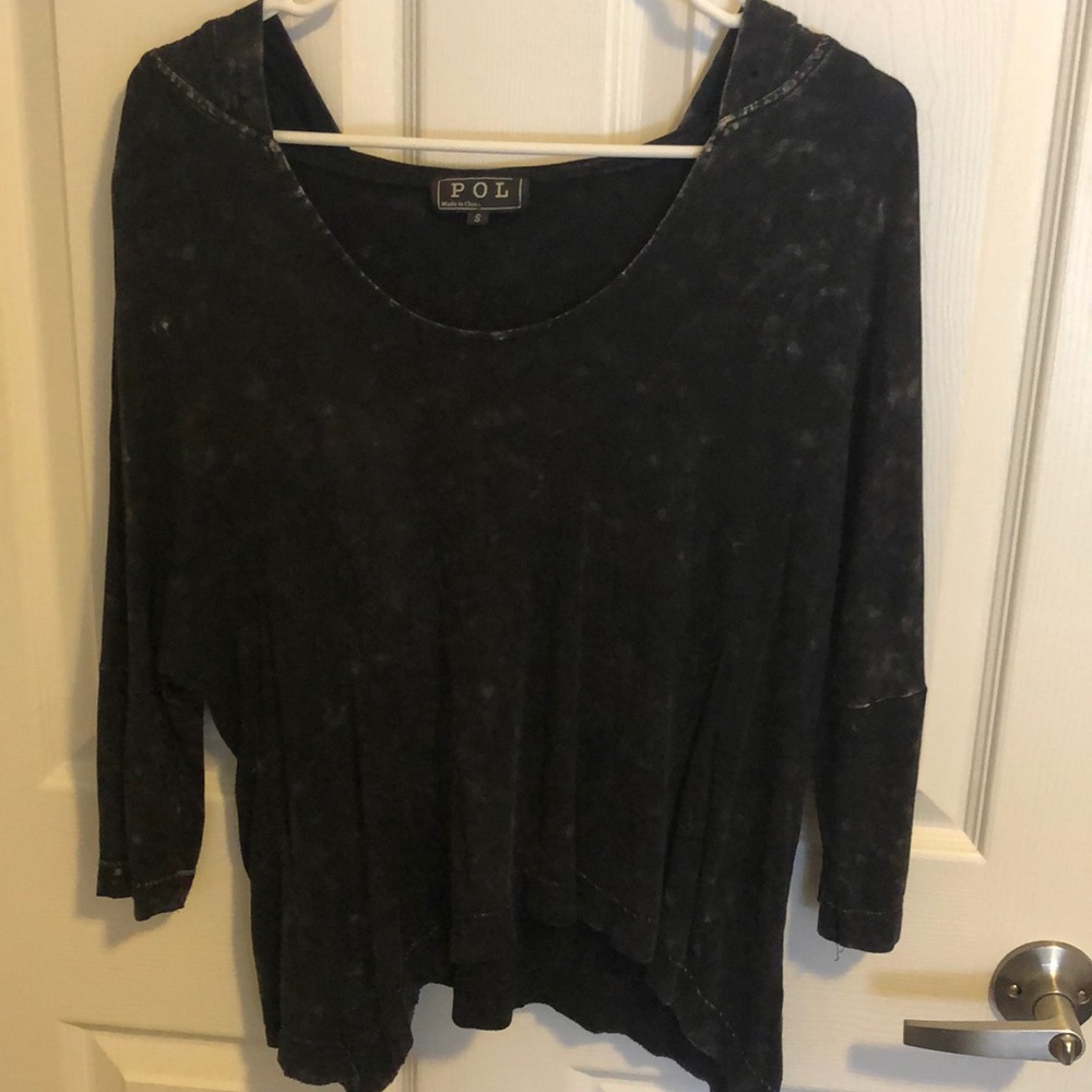 Dark cropped shirt with hood